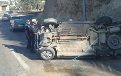 Se registra accidente en el Cerro del Fortín solo con daños materiales