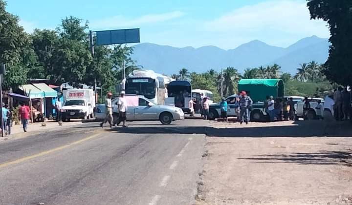 Se registra bloqueo a la altura de Jalapa del Marqués