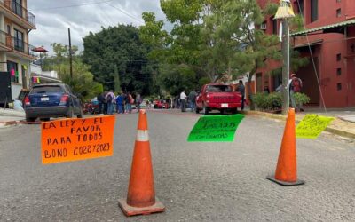 Toman jubilados de la Sección 59 del SNTSA oficinas del IEEPO en la Colonia Reforma