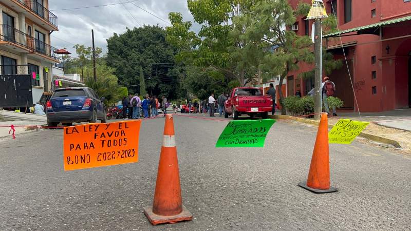 toman-jubilados-de-la-seccion-59-del-sntsa-oficinas-del-ieepo-en-la-colonia-reforma