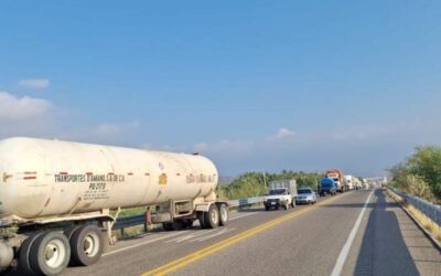 Continúa sin pasó la autopista Salina Cruz – La Ventosa