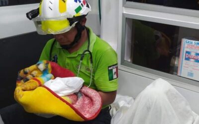 Nace una bebé en una ambulancia de paramédicos del Municipio de Zaachila
