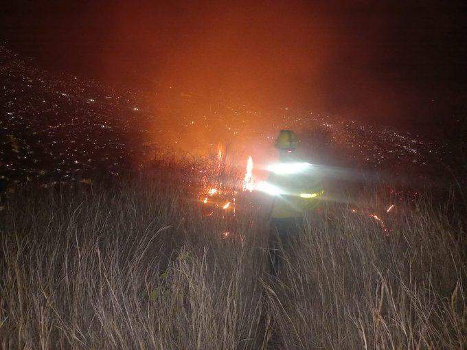 Reportan incendio en inmediaciones del cerro de Monte Albán