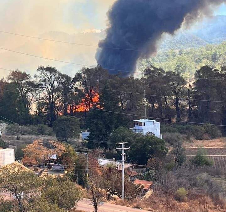 Se registra fuerte incendio en Tlaxiaco