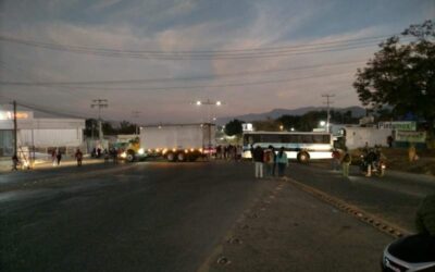 Se registra un segundo bloqueo sobre la 175, ahora en Zaachila