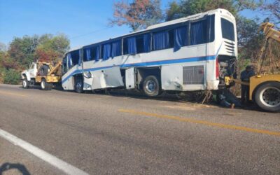 Se registra volcadura de autobús con personas migrantes en la región del Istmo