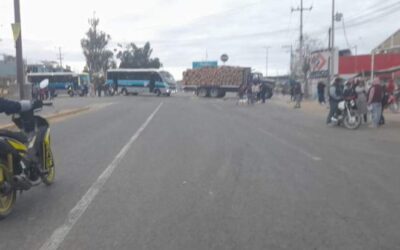 Cumple más de 50 horas de bloqueo en la Y de Zaachila