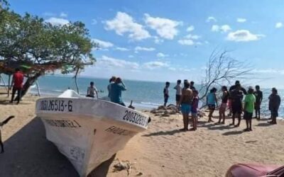 Vuelca lancha con migrantes en las costas de Salina Cruz; todos sobreviven