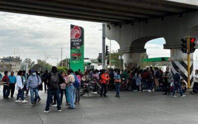 Bloquea STEUABJO avenida Universidad y crucero de Cinco Señores; posterga huelga