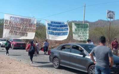 Ejidatarios de Santa Gertrudis Miramar bloquean carretera Costera 200