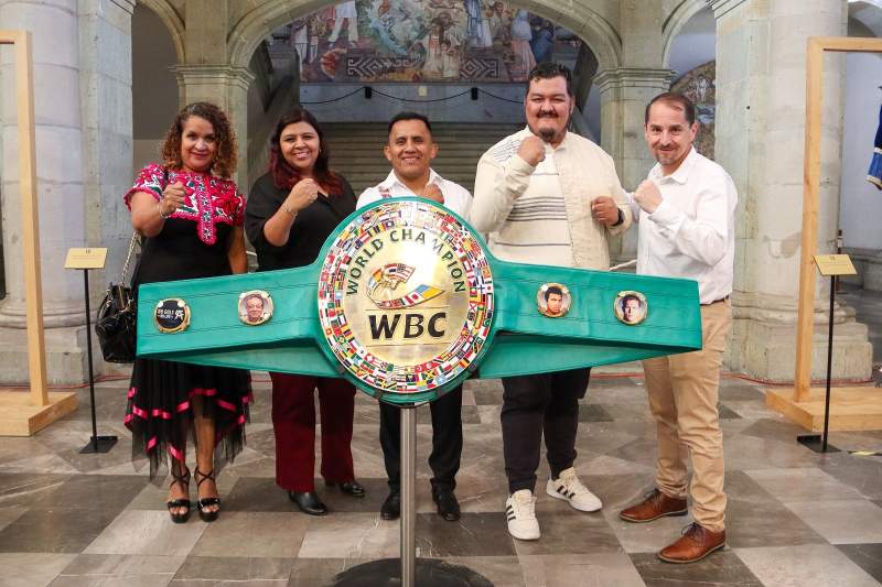 exponen-en-palacio-de-gobierno-piezas-representativas-de-la-historia-del-boxeo