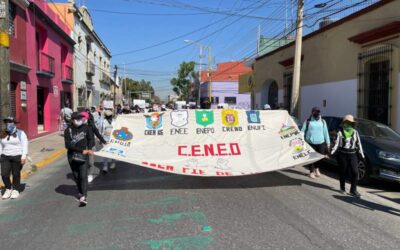 Marchan normalistas en la ciudad de Oaxaca; exigen respuesta a pliego petitorio