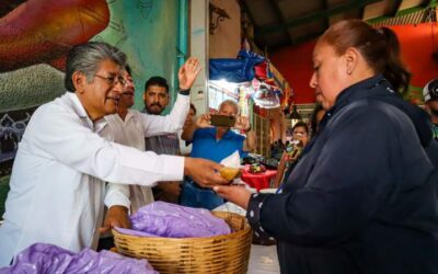 Martínez Neri celebra con vendedores del Mercado 20 de Noviembre el Día de la Candelaria