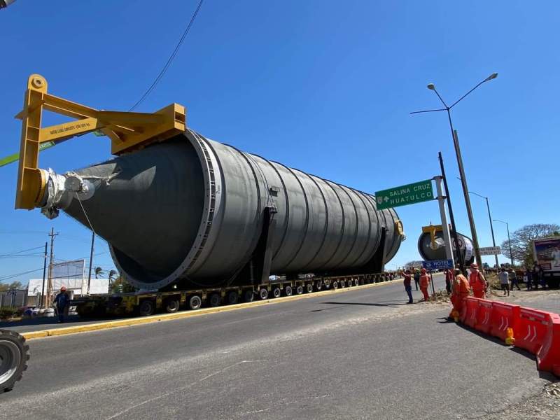 Más de 18 horas duró traslado de tambores de COQUE a refinería de Salina Cruz