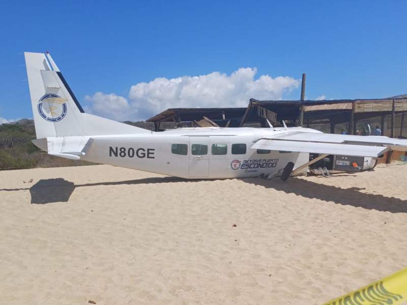 reportan-un-muerto-y-seis-lesionados-tras-aterrizaje-forzoso-de-avioneta-en-la-costa