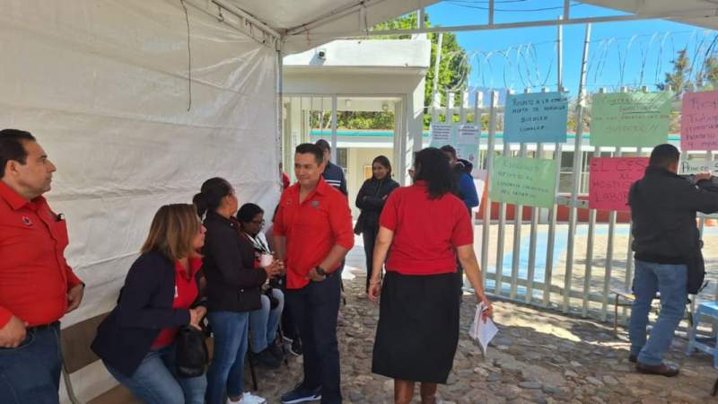 Trabajadores del Conalep mantienen paro en Oaxaca; demandan cargas horarias