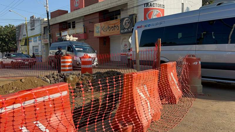 Cierran carril de Calzada Madero por obras