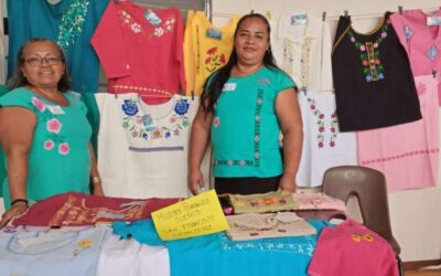 Elaborando textiles mujeres logran independencia financiera