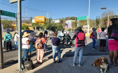 En demanda de agua, bloquean Calzada Niños Héroes de Chapultepec en la capital