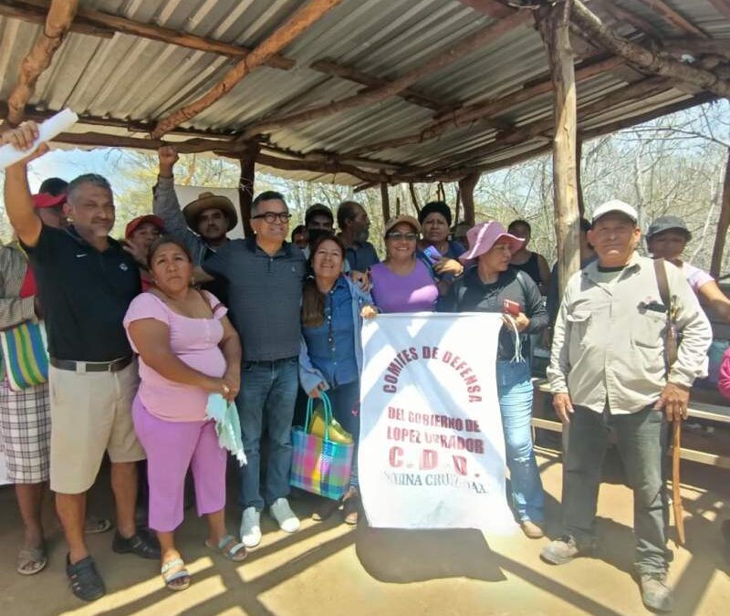 Se reúne Carol Antonio Altamirano con la población de Salina Cruz