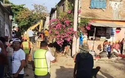 Tres sepultados tras derrumbe de obra de drenaje en Santo Domingo Tehuantepec