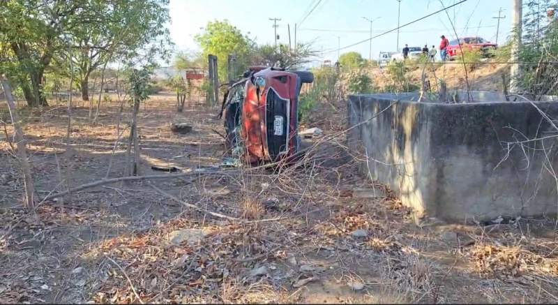 Un vehículo volcado fue el saldo de un choque en el Istmo