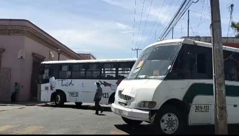 Undeci bloquea calles de la capital oaxaqueña