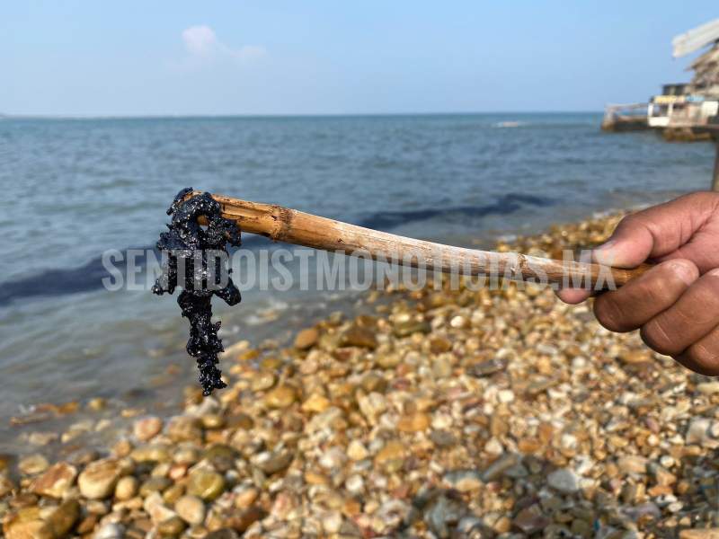 Aparece mancha aceitosa en playa de Salina Cruz