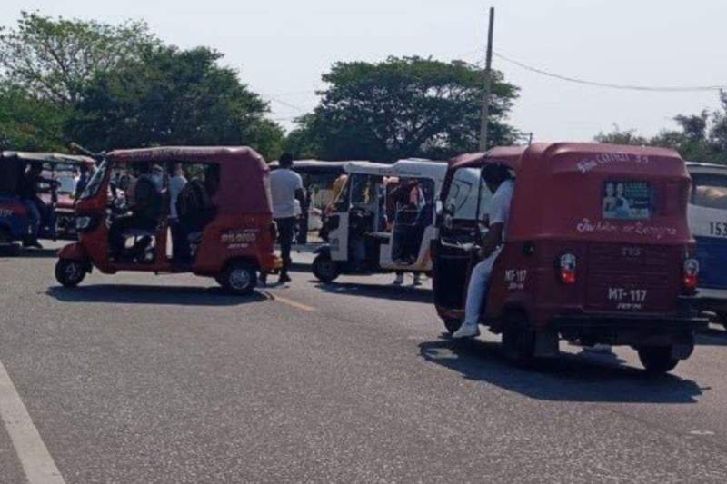 Detención de líder de moto taxis en Juchitán generó bloqueo carretero en el Istmo