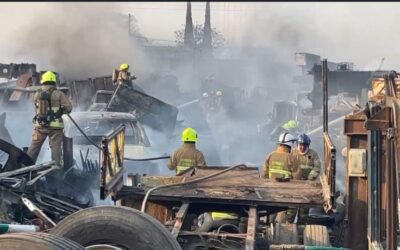 Incendio en deshuesadero cerca de Símbolos Patrios