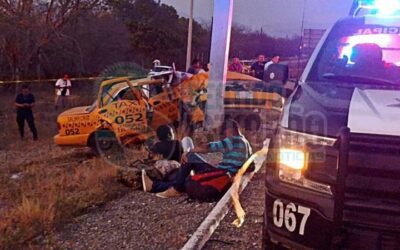 Migrantes se accidentan en carretera costera 200