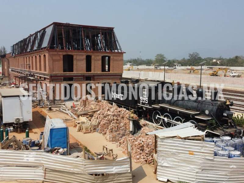 Obrero cae de 10 metros de altura en construcción de museo del ferrocarril en Matías Romero