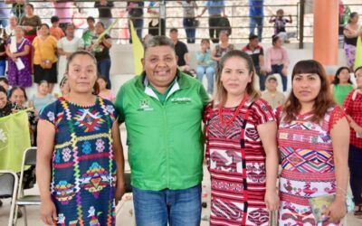 Recibe Roberto Pérez Delgado respaldo del municipio la Chinantla