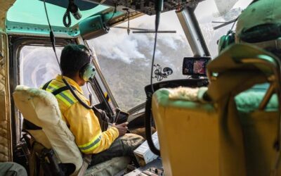 Sobrevuela Coesfo zona de incendio en el Istmo para trazar plan de combate