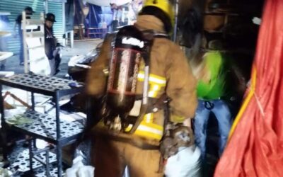 Sofocan bomberos incendio en el Mercado de Abasto