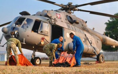 Helicópteros de Sedena y Marina combaten incendios forestales en Oaxaca