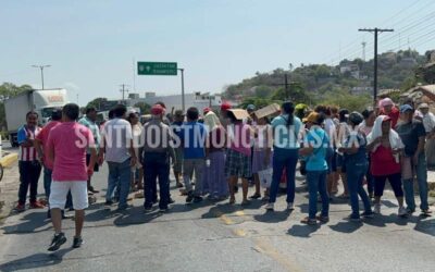 Por falta de agua, bloquean el Puente de Fierro en Tehuantepec