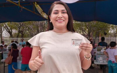 Vota Yesenia Nolasco en casilla del Cbtis, en la Hidalgo Oriente