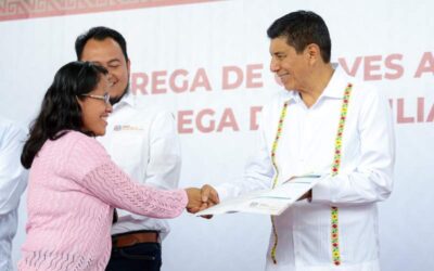 Con entrega de Claves de Centro de Trabajo Gobierno de Oaxaca pone fin a rezago y privaciones de 45 escuelas