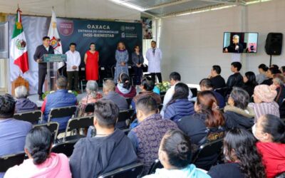 Entregan las primeras credenciales a personas beneficiarias del programa IMSS-Bienestar en Oaxaca