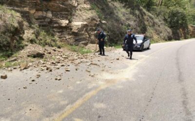 Exhorta Policía Vial a transitar con precaución en carreteras ante derrumbes y afectaciones
