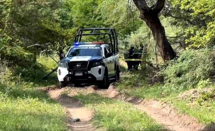 Hallan cuatro cadáveres al interior de vehículo en Juchitán; cerca, encuentran tráiler robado