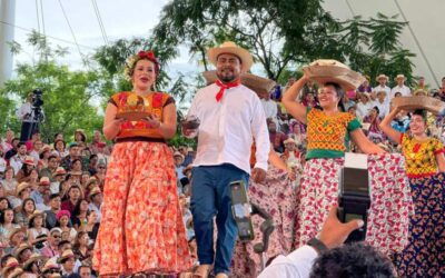 San Pedro Tapanatepec llena de elegancia y colorido la Guelaguetza