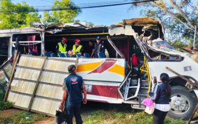 Choque de autobús en el crucero de Yatareni deja 20 lesionados
