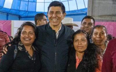 Reciben habitantes de San Juan Tepeuxila inversiones importantes en obras públicas