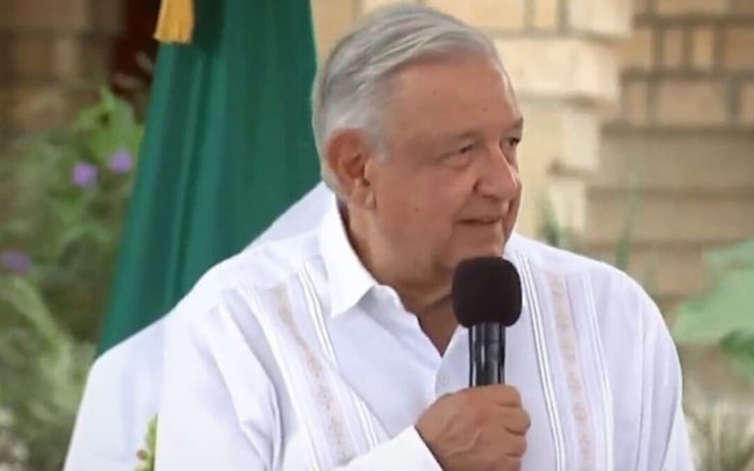 AMLO da su último adiós en gira de Oaxaca