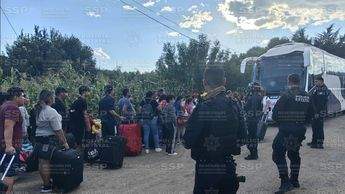 Camiones quemados en la Durango-Mazatlán transportaban turistas