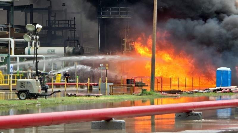 Confirman 2 fallecidos y 1 lesionado tras incendio en refinería de Salina Cruz