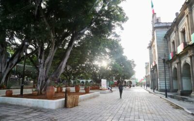 El zócalo, listo para las celebraciones de las fiestas patrias