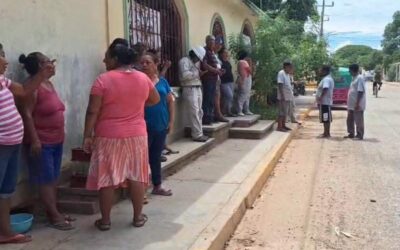 Retienen a trabajadores de CFE en Tehuantepec; exigen mejoras del servicio